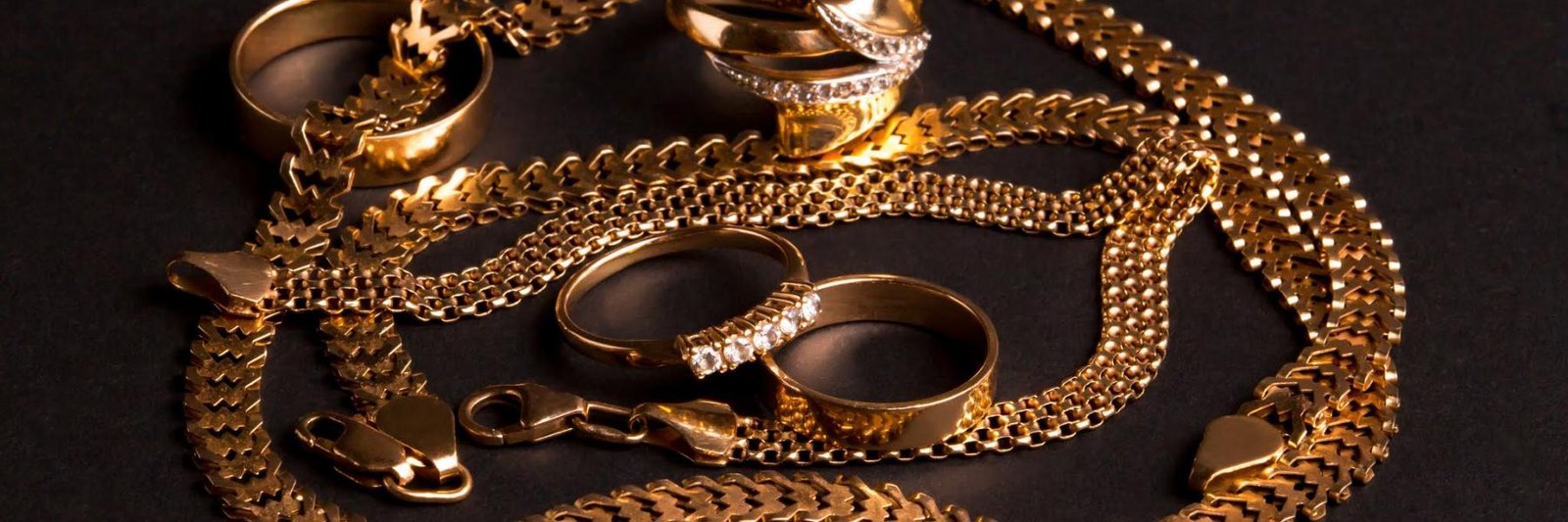 تفسير رؤية الذهب في الحلم ومعانيه المختلفة