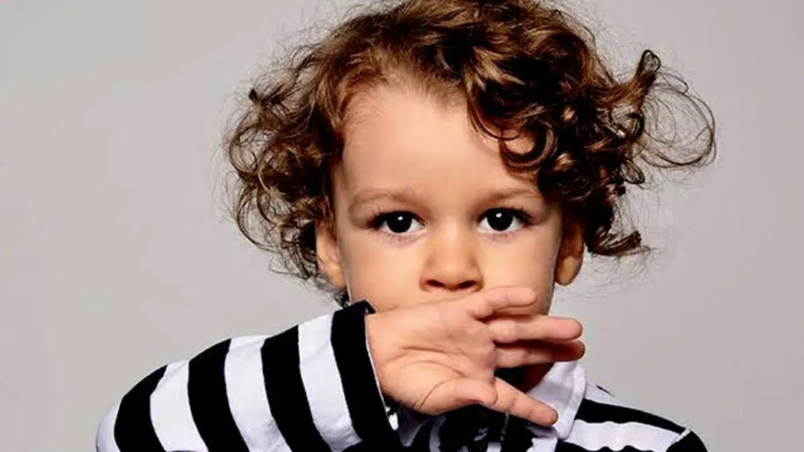 تأخر الكلام عند الأطفال: الأسباب الحقيقية و7 طرق لتسريع النطق