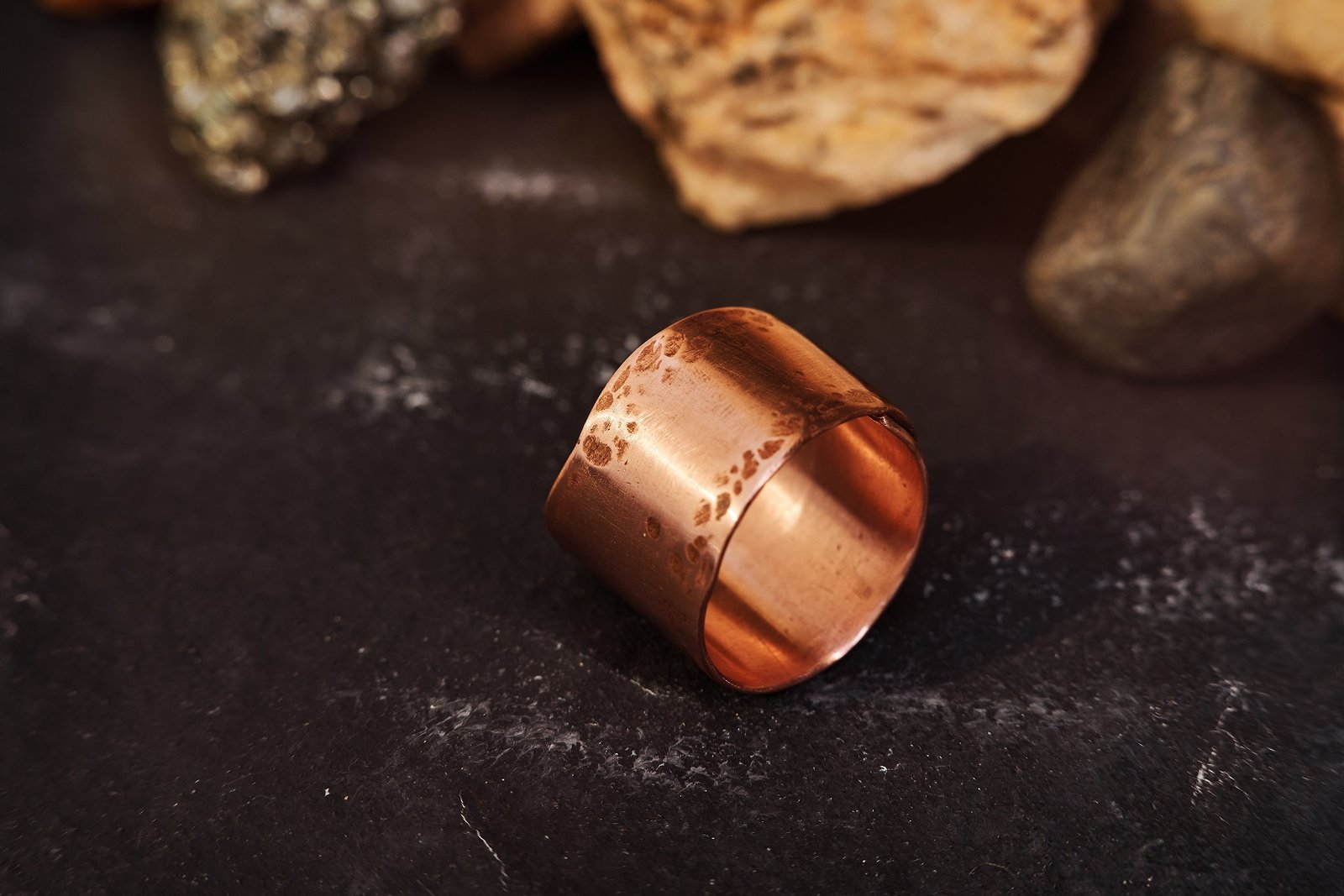 تفسير رؤية النحاس في المنام بالتفصيل